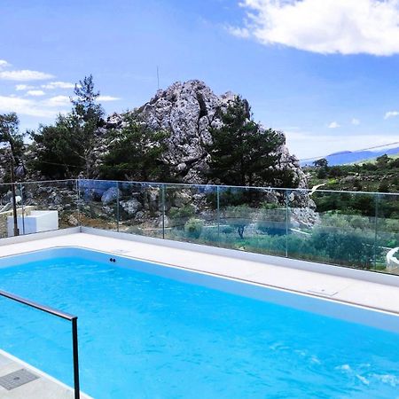 Villa M - Villa With Private Pool And Yard Anatoli  Luaran gambar